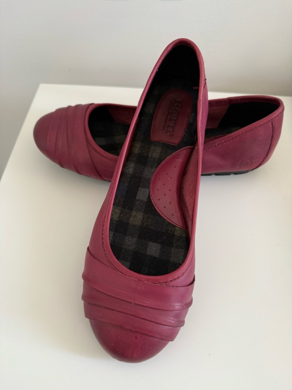 Born Size 7 Women's Red Leather Ballet Flats